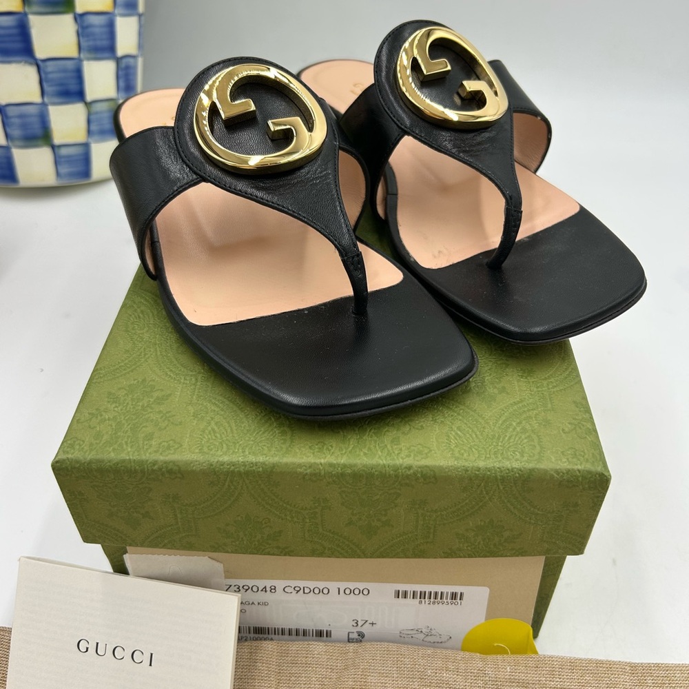 Women's Gucci, blonde  GG Leather thong sandals size 37.5 made in Italy - Picture 3 of 11